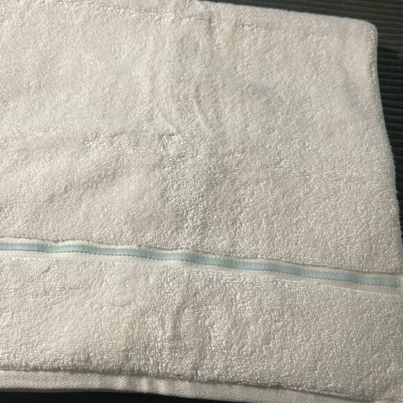 bundle of3 white hand towels - Picture 6 of 8